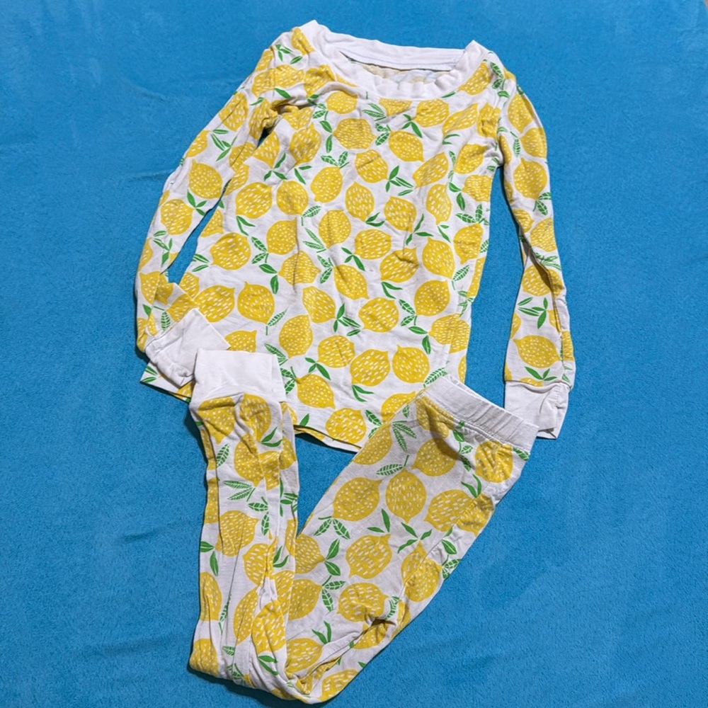 Little sleepies 2T lemons pajamas 🍋